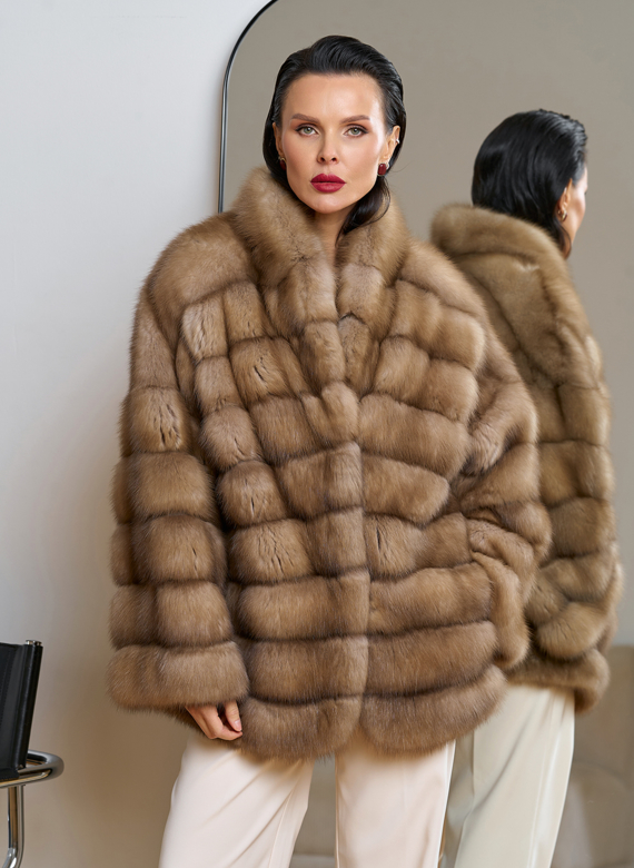 Женская шуба из куницы с воротником