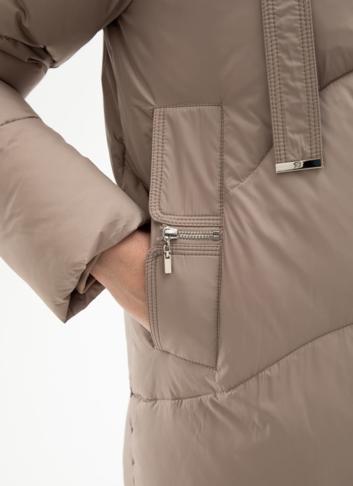 Женский пуховик  капюшоном