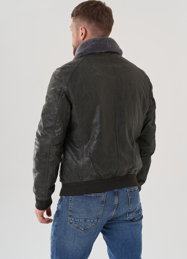 Мужская куртка из натуральной кожи  модель № 82308 универмаг малина