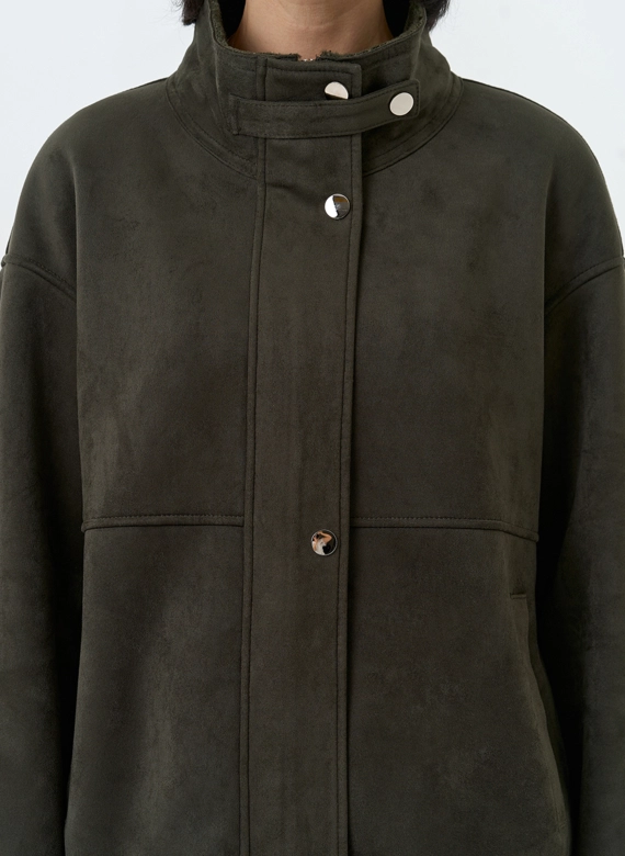 Женская дубленка из эко замши с воротником стойкой