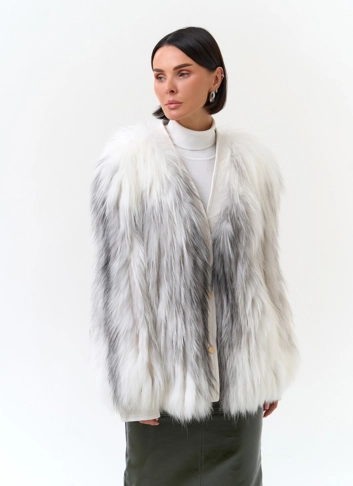 Светлая шуба из меха лисы
