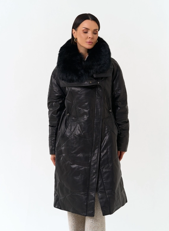 Женский кожаный пуховик с отделкой из меха лисы фото