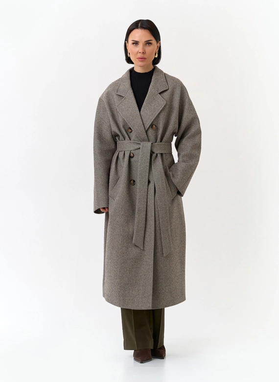 Женское пальто с английским воротником