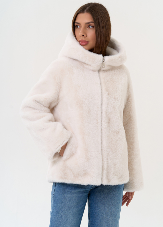 фото Женская куртка из эко меха с капюшоном модель № 31223