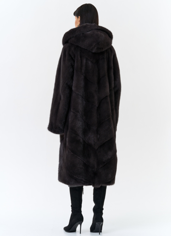 Женская шуба из норки силуэта баллон с капюшоном