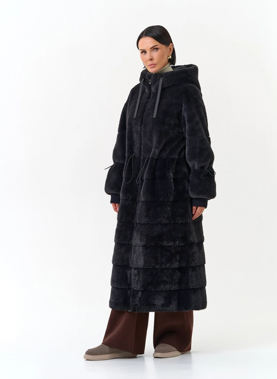 Женская шуба из эко меха с капюшоном фото