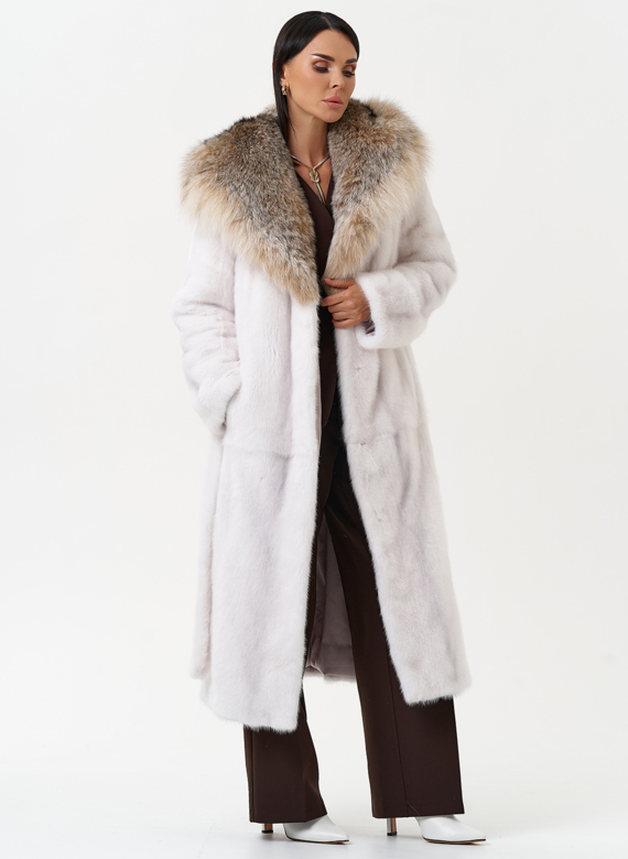 Женская шуба из меха норки с капюшоном из меха рыси