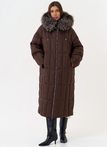 Женский пуховик с отделкой из чернобурой лисы