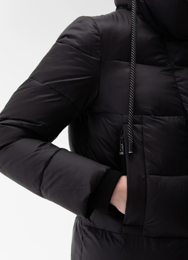 Пуховик женский с капюшоном  модель № 28009 универмаг малина