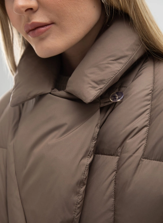 Женский пуховик с английским воротником